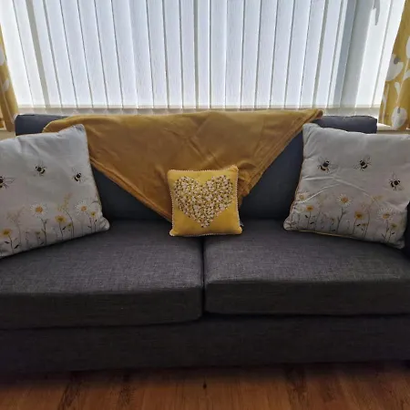 4 Beds With Links To Motorways * Leeds (West Yorkshire)
