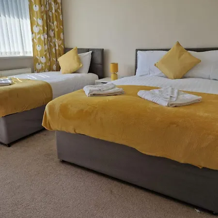 4 Beds With Links To Motorways *